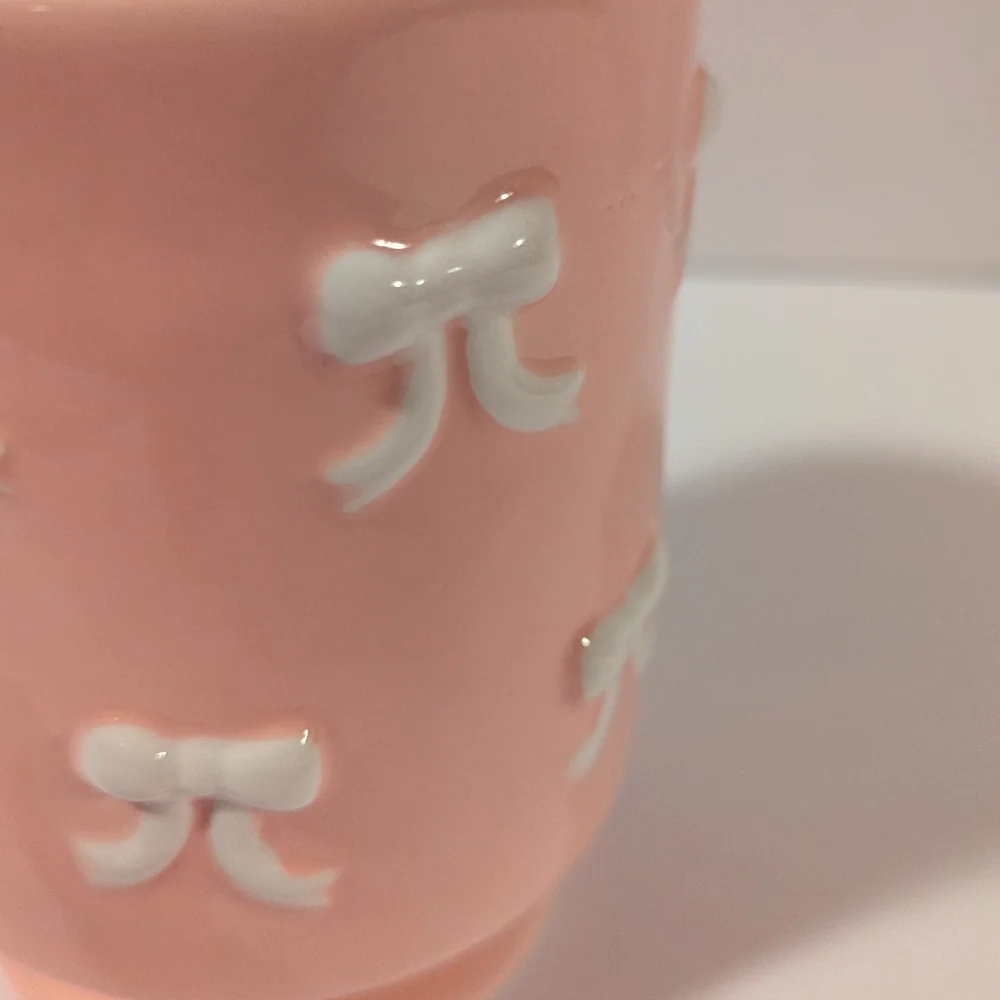 Target Bullseye Playground Valentines Bow Holder Pink & White Ceramic